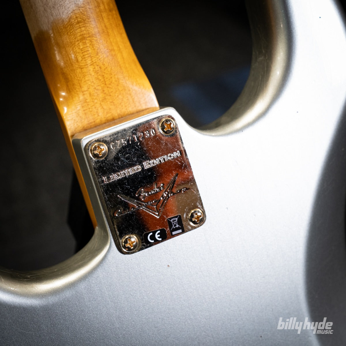 Fender Custom Shop Limited Edition 1965 Dual-Mag Stratocaster Journeyman Relic with Closet Classic Hardware Electric Guitar in Aged Inca Silver