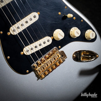Fender Custom Shop Limited Edition 1965 Dual-Mag Stratocaster Journeyman Relic with Closet Classic Hardware Electric Guitar in Aged Inca Silver