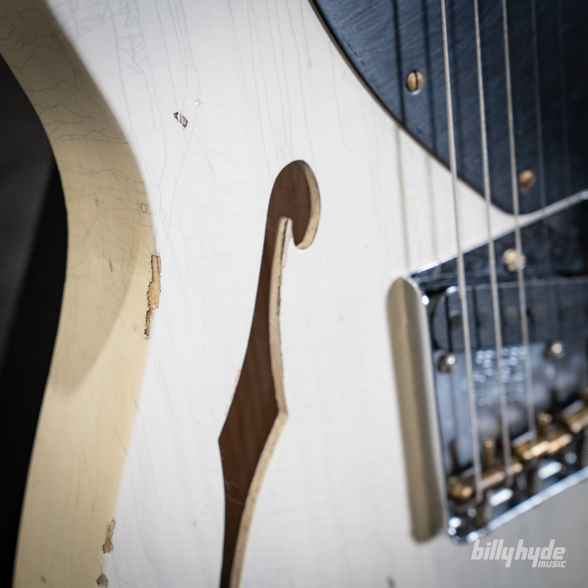 Fender Custom Shop Limited Edition Nocaster Thinline Relic Electric Guitar in Aged White Blonde