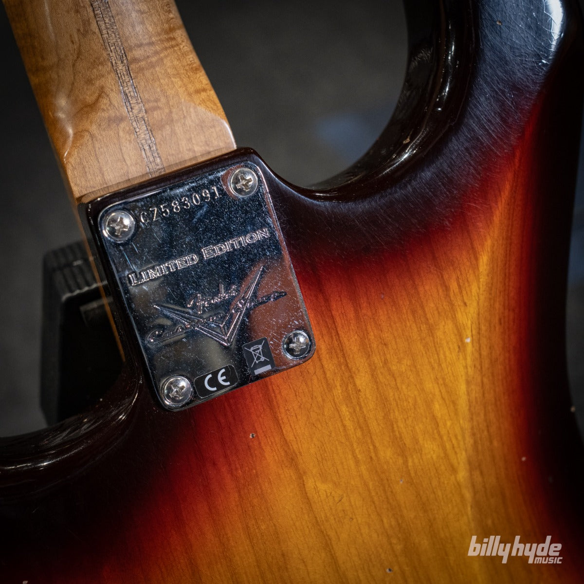 Fender Custom Shop Limited Edition '58 Stratocaster Journeyman Relic with Closet Classic Hardware Electric Guitar in Chocolate 3-Color Sunburst