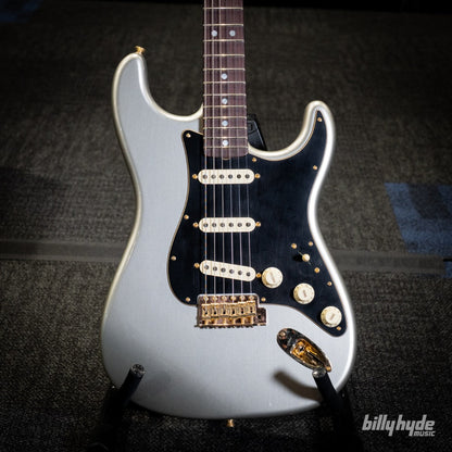 Fender Custom Shop Limited Edition 1965 Dual-Mag Stratocaster Journeyman Relic with Closet Classic Hardware Electric Guitar in Aged Inca Silver
