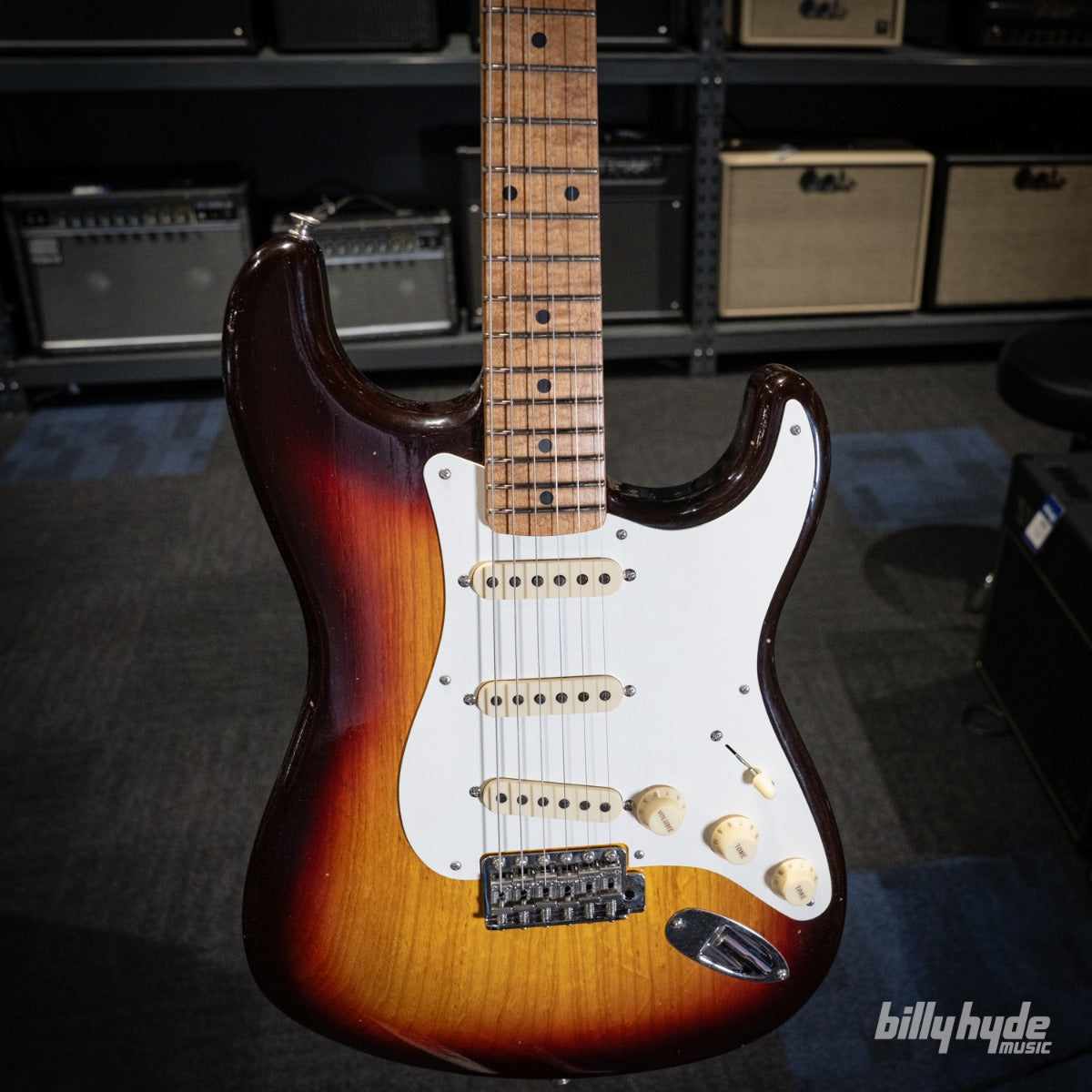 Fender Custom Shop Limited Edition '58 Stratocaster Journeyman Relic with Closet Classic Hardware Electric Guitar in Chocolate 3-Color Sunburst