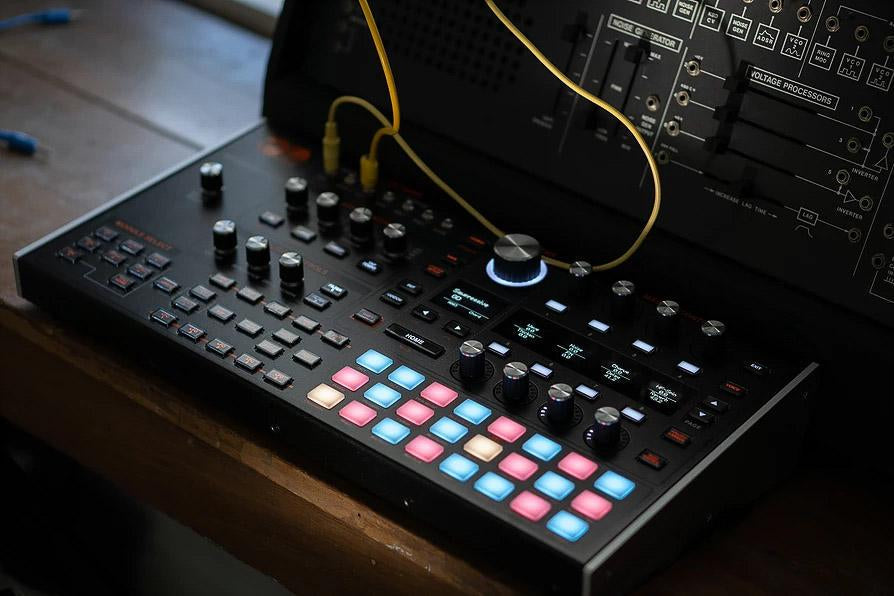 Ashun Sound Machines Hydrasynth Desktop and Rack Synthesizer