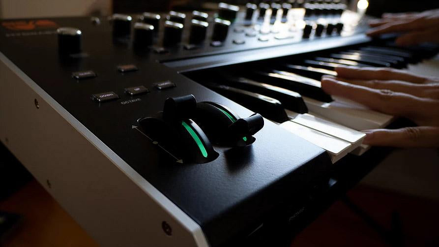 Ashun Sound Machines Hydrasynth Keyboard Synthesizer