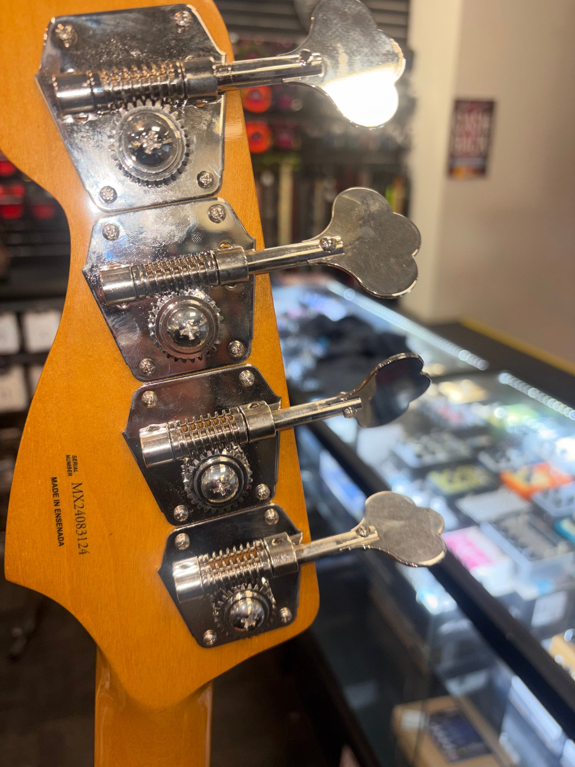 Fender Vintera II '60s Precision Bass, Rosewood Fingerboard in Olympic White