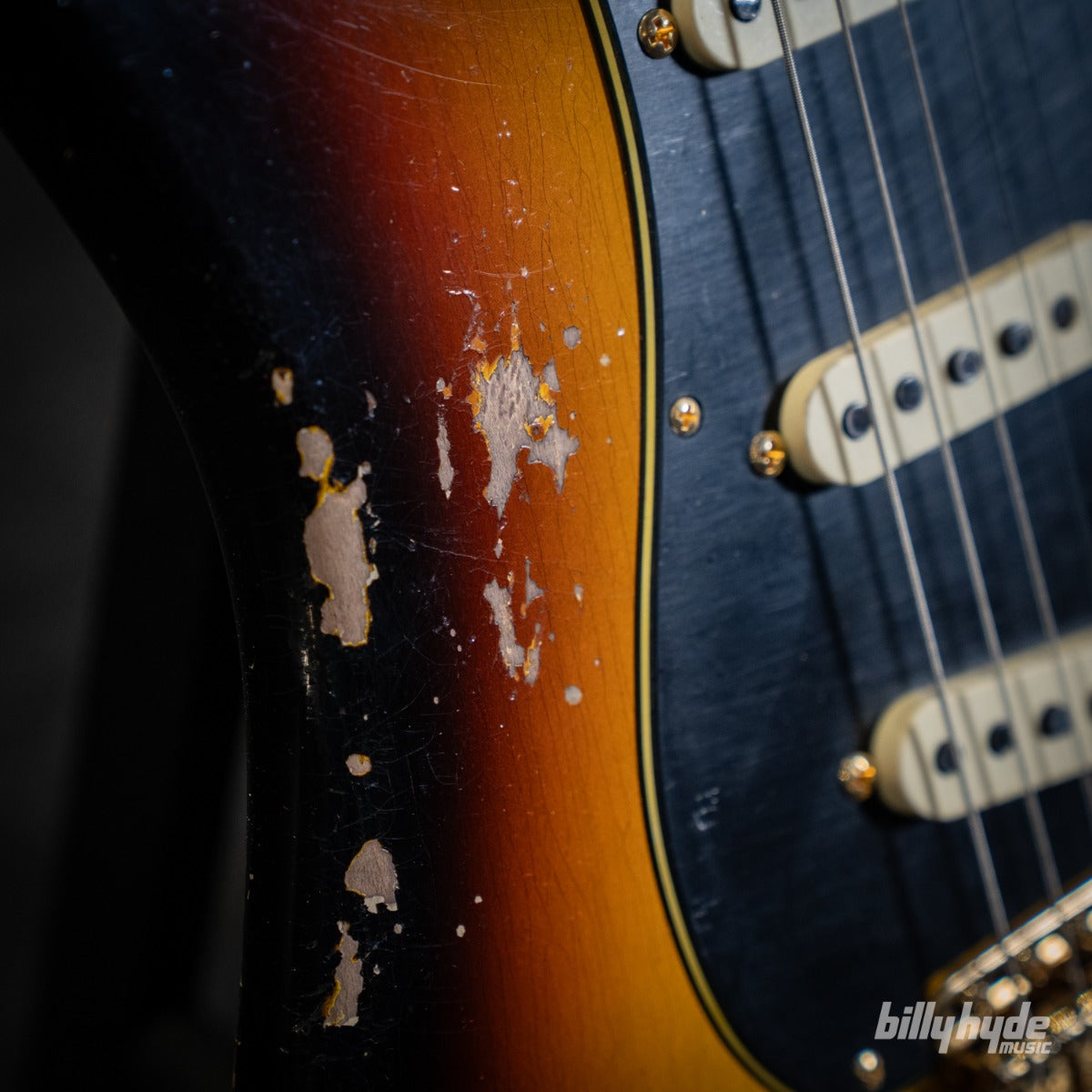 Fender Custom Shop Stevie Ray Vaughan Signature Stratocaster Relic with Closet Classic Hardware Electric Guitar in Faded 3-Color Sunburst