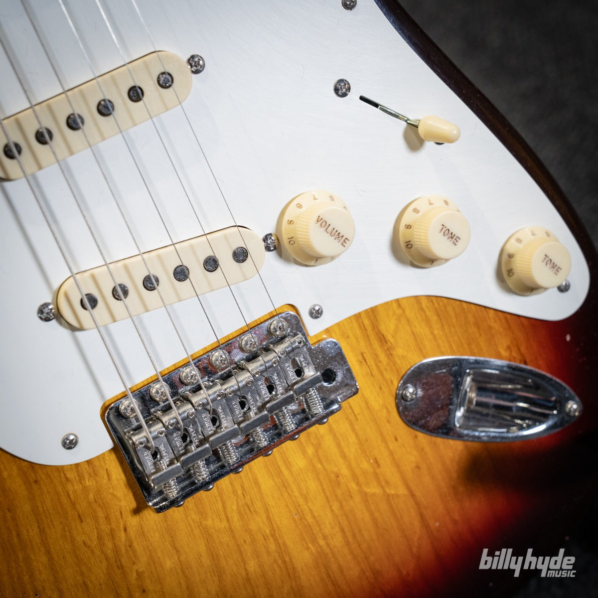 Fender Custom Shop Limited Edition '58 Stratocaster Journeyman Relic with Closet Classic Hardware Electric Guitar in Chocolate 3-Color Sunburst